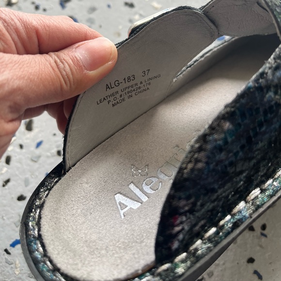 Nursing shoes - Picture 3 of 5